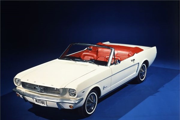 Ford'un efsane modeli Mustang, gelecek yıl 50 yaşına basıyor. İşte efsane modelin yarım yüzyılı geride bırakan 50 modeli..