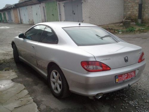 Peugeot 406 Coupesi olan bir araba ustası aracını baştan değiştirdi...