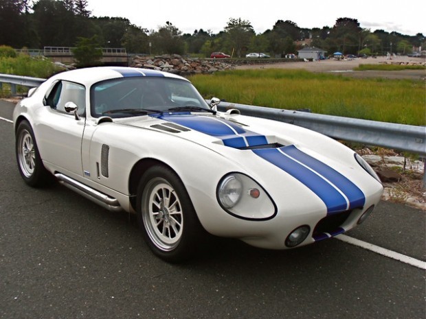 1965 Shelby Daytona Cobra Coupe:  ABD’nin simgesi olan bir otomobildir. 1965′teki FIA GT yarışlarında şampiyon olan araba, b u yarışlar için özel olarak 6 adet üretilmiştir. Aracın şu anki değeri de 7,3 milyon dolar civarındadır.