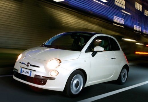 FIAT-FIAT 500 1.2 8V OT.VİT. EURO 5 -1.2 8V OT.VİT. EURO 5 benzinli Birleşik yakıt tüketimi: 5 litre CO2 Emisyon Değeri (g/km): 118