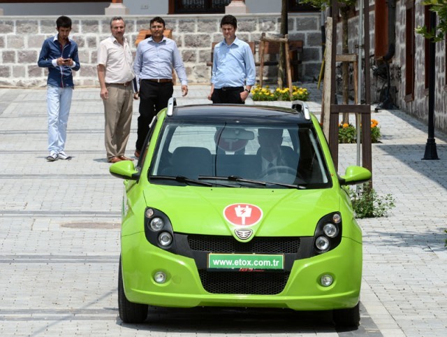 Ankara'da 6 yıl önce yerli spor otomobil Etox'u üreten Malkoçlar Otomotiv yıl sonundan itibaren Türkiye'nin yerli elektrikli hafif ticari aracını piyasaya sürmeye hazırlanıyor.