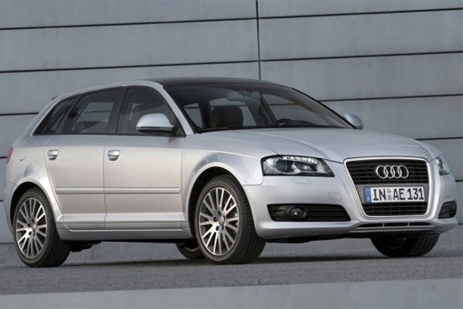 AUDI-A3 Sportback-A3 Sportback 1.6 TDI 105HP S tronic OTOMATİK (A) Birleşik Yakıt Tüketimi: 4.3 litre CO2 Emisyon Değeri (g/km): 112
