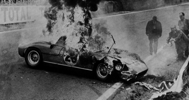 2. Arabanın motorunu satın alan bir doktor motoru yarış arabasına taktırdı. Ancak kısa bir süre sonra bir yarış esnasında öldü. Aynı yarışta  James Dean’in arabasının şaftının takılı olduğu bir araba da kaza yaptı ve onun sürücüsü de hayatını kaybetti.