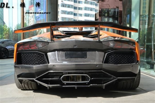 DMC tarafından yeniden tasarlanan Lamborghini Aventador görenlerin ilgisini üstüne çekiyor..