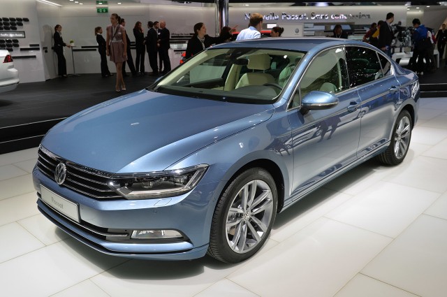 Yeni Passat Trendline, Comfortline ve Highline olmak üzere üç farklı donanım seçeneğiyle sunulurken, modelin giriş seviyesindeki versiyonu Trendline 1.4 litrelik TSi 125 HP’lik motor seçeneği 69.900 TL’den satışa sunulacak.