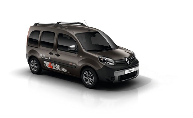 Renault’nun 2 ve 5 koltuklu Minivan yelpazesi Fransa’daki Maubeuge tesisinde üretiliyor. Yeni Kangoo, Türkiye’de 10 Temmuz’dan itibaren satışa sunuluyor. Multix versiyonunda Joy, Touch, Extrem olmak üzere üç farklı donanım seviyesi ile 37.600TL’den başlayan fiyatlarla tüketicinin beğenisine sunuluyor. Kangoo Express Cargo Maxi 36.500TL, Combi Maxi ise 41.650TL fiyat ile pazarda yerini alıyor.