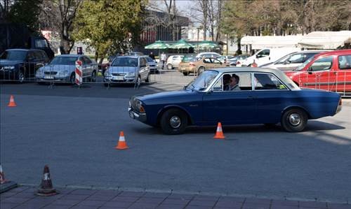 Sırbistan'ın başkenti Belgrad'da düzenlenen Belgrad Otomobil Fuarı kapsamında eski model arabalar sergilendi.