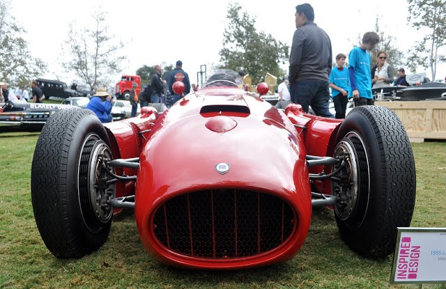 Klasik yarış tutkunları bir araya geldiler. Ve en dikkat çekici model Ferrari'nin 1930'lu yılları hatırlatan bu F1 modeliydi.