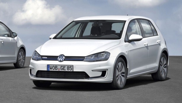 Volkswagen Golf 
İşte Volkswagen'in amiral gemisi! 1976'dan bu yana 7 nesil üretilen Golf, 2013 yılında "Yılın Otomobili" seçildi. Golf, 2014 yılına kadar neredeyse 28 milyona yakın bir satış rakamına ulaştı.