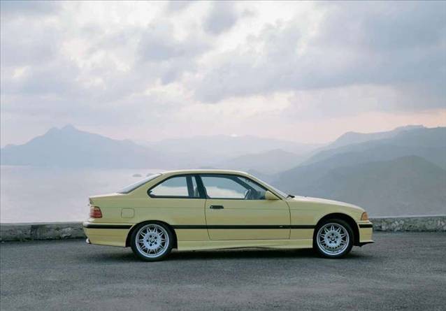 BMW, 1992 yılında M3 ailesini E36 kasa ile yeniledi.