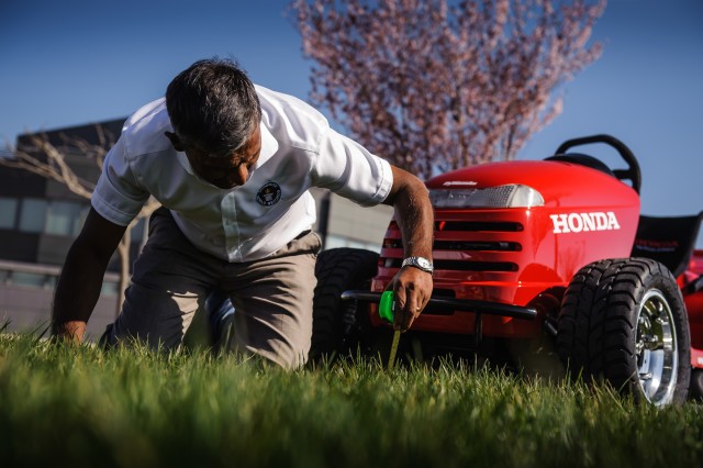 Böylece Team Dynamics tarafından geliştirilen çim biçme makinesi, 109 HP günündeki 1000 cc’lik motoruyla bir önceki rekordan 46,25 km/s daha yüksek bir hıza ulaştı.