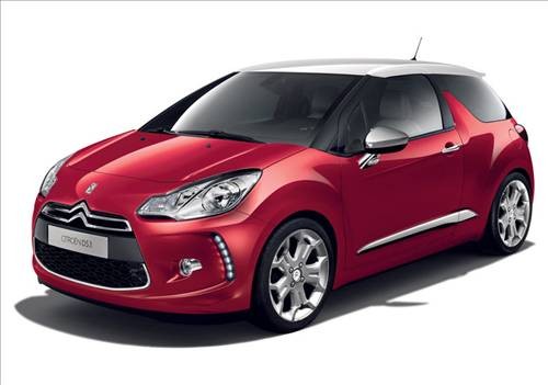 CITROEN DS3 
Citroen DS3 gövdede 11 farklı renk seçeneğine ve bu renklerle uyumlu 4 farklı tavan rengi alternatifi ile toplamda 38 değişik kombinasyon yaratmanıza izin verirken; şehrin cıvıl cıvıl kadınlarına hitap ediyor. Eğer otomobillerde farklı renkleri ve kombinleri seviyorsanız DS3 tam olarak size göre. Tavanda; siyah, beyaz, botticeli mavisi ve karmen kırımızısı kullanabilmenizin yanında tavan sticker’ı da kullanabiliyorsunuz. Koltuklar kumaş ve Alacantara döşeme seçenekleri ile sunulurken paspaslar da tavan sticker’ları ile aynı temalı grafiklere sahip. 71.900 TL’den başlayan fiyatlarla…