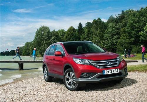 HONDA CR-V 
Bütün ailesini toplayıp dağ tepe aşarak tatile gitmeyi, piknikler yapmayı seven, rahatına düşkün kadınlar; bu otomobil tam size göre! Geniş iç hacmi, 6 farklı gövde rengi ailesine ve göz zevkine düşkün kadınları kendine çeken bu araç; hem çocuklarınıza hem de size çok iyi bakacak. 86.880 TL'den başlayan fiyatlarla...