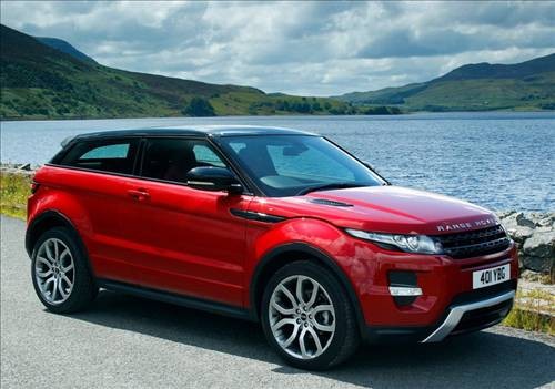 LAND ROVER EVOQUE 
Pure, Prestige ve Dynamic adı verilen 3 farklı konsepti ve 11 farklı gövde rengi ile bu otomobil tam olarak ihtişamı sevenlere. Evoque bununla da kalmamış, 5 farklı iç mekan ve 8 farklı tavan rengi sunmuş Land Rover sevenlere. 251.505 TL'den başlayan fiyatlarla...