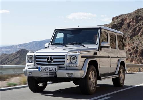 MERCEDES-BENZ G SERİSİ 
Evet… O aslında her kadının rüyalarını süsleyen bir otomobil. Güzelliğin, ihtişamın, zenginliğin bir kanıtı aynı zamanda. Türkiye’de zengin sanatçıların otomobili olarak da bilinen G Serisi, isteğe bağlı ahşap süslemeleri, katlanır arka koltukları, off-road özelliği, kumaş, deri ve designo deri seçenkeleri ile her zaman rüyalarımızı süslemeye devam edecek. 600.000 TL’den başlayan fiyatlarla…