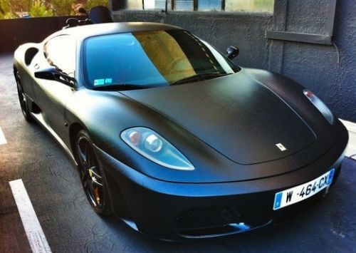 Lüks otomobil modifikasyonu firması olan Dartz tarafından tamamen deri kaplanan Ferrari F430´un bu hale gelmesi 2 haftadan uzun sürdü.