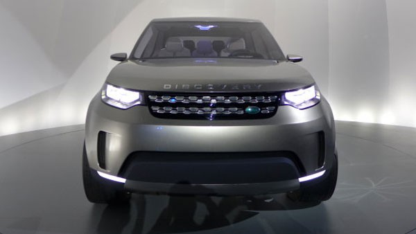 Land Rover’ın beş koltuklu Freelander’ın yerine geçecek ve Range Rover Evoque platformu üzerinde yer alacak tamamen yeni Discovery modelini bu yılın ilerleyen dönemlerinde tanıtması beklenirken, yedi koltuklu Freelander’ın yerine geçecek modelin ise 2015’te ortaya çıkması bekleniyor.