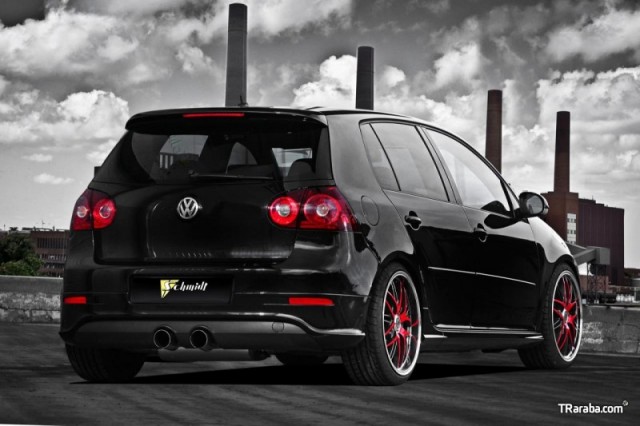 Volkswagen Golf modelleri içerisinde en güçlü olan GTI versiyonu Schmidt Revolution modifiyesi ile 75 beygir gücü daha güçlendirilerek 275 beygir gücünde bir motora sahip olmuş.