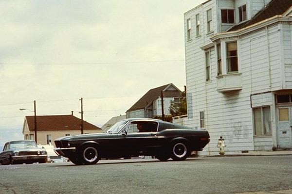 'Bullitt' - 1968 Ford Mustang GT 390
Steve McQueen'in San Francisco sokaklarında suçluları son sürat kovaladığı filmin yıldız arabası.