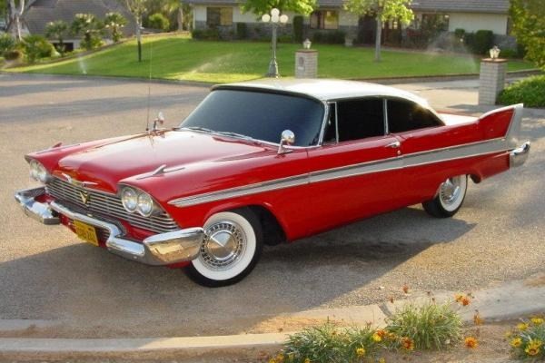 'Christine' - 1958 Plymouth Fury
Kötü bir ruh tarafından ele geçirilen 1958 model Fury'nin dehşet saçtığı "Christine" filmi gişede iyi hasılat elde etmese de, hikayesiyle akıllarda yer etti.