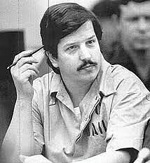 William Bonin;William Bonin veya bilinen adıyla The Freeway Killer (8 Ocak 1947 - 23 Şubat 1996), bir kamyon sürücüsü ve seri katil. Sırf zevk için erkek kurbanlarına tecavüz etmiş ve öldürmüştür. Son beş ayında, tutuklandıktan kısa süre sonra kendini asmış olan, kolay etkilenebilen Vernon Butts'dan yardım görmüştür.