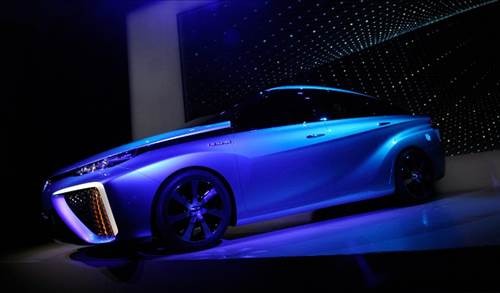 Toyota, hidrojen ve havayla çalışan otomobilin hayata geçebilmesi için ilk olarak fiyatının ideal bir seviyeye inmesi gerektiğini, ayrıca hidrojen ikmali yapan bir altyapı oluşturulması gerektiğini belirtti.
