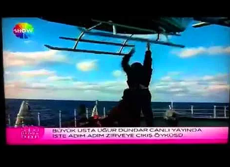 Uğur Dündar'ın helikopter'e atlamaya çalışması