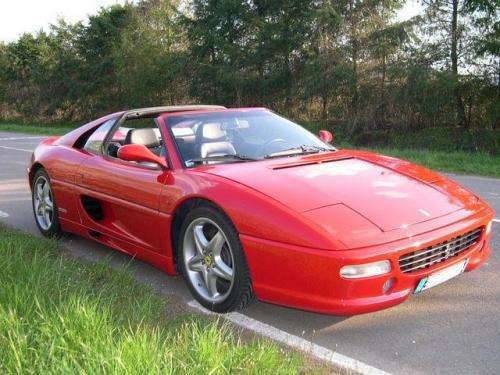 Bu otomobilin bir Ferrari F355 olmadığını söylemek zor