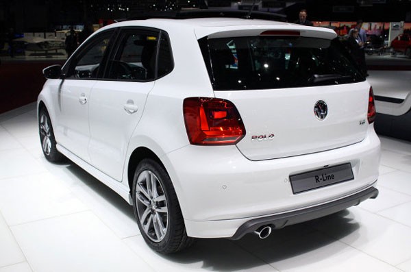 “Yeni nesil ürünleri, yeni nesil hizmet ve anlayışıyla destekliyoruz”
Volkswagen’in ürün gamındaki yenilikleri, satış ve satış sonrası hizmetlerdeki yenilikçi hizmet anlayışıyla birleştirdiklerini ve bu çabaları mutlak müşteri memnuniyetine dönüştüren çalışmalara imza attıklarını söyleyen Volkswagen Binek Araç Genel Müdürü, “Ürün gamında yapılan yenilikler son derece önemli. Müşterilerin istek ve beklentilerinin her geçen gün değiştiği bir dünyada, modellerinizin de bu değişime ayak uydurması kaçınılmaz. Ancak başarıyı getiren ve sürekliliğini sağlayan, bu değişimi yaptığınız tüm çalışmalarda gösterebilmek; yeni nesil ürünleri, yeni nesil hizmet anlayışı, iletişim ve müşteri memnuniyetiyle desteklemektir.” dedi.