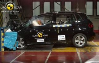 EuroNcap'ten Volkswagen Golf Sportsvan'a...