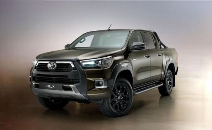 Toyota Hilux yenilendi.